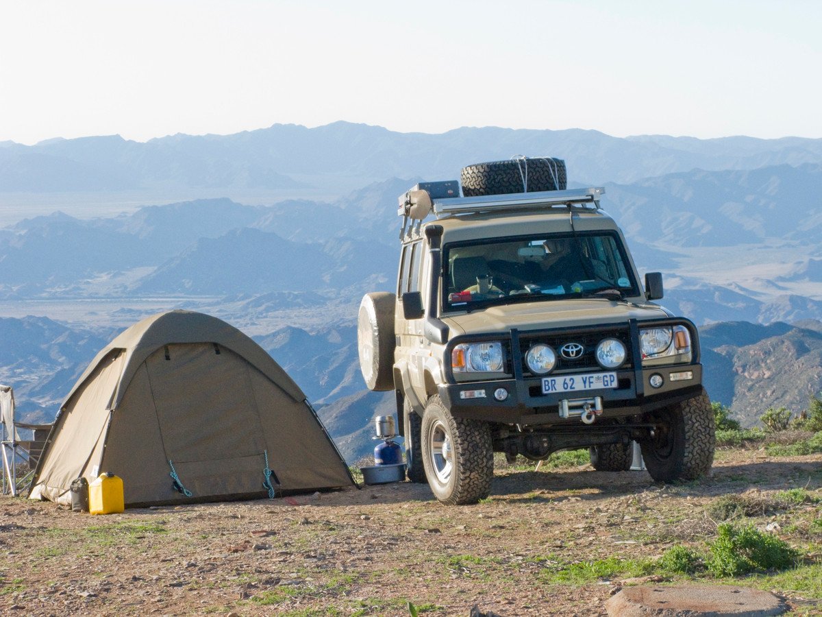 Koos van der Lende's Land Cruiser and tent on a mountain top in the Richtersveld